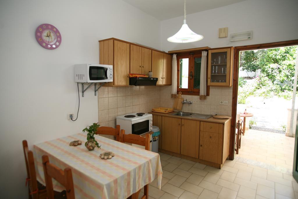 Alex-Giannis Apartments, บาร์บาตี ห้อง รูปภาพ