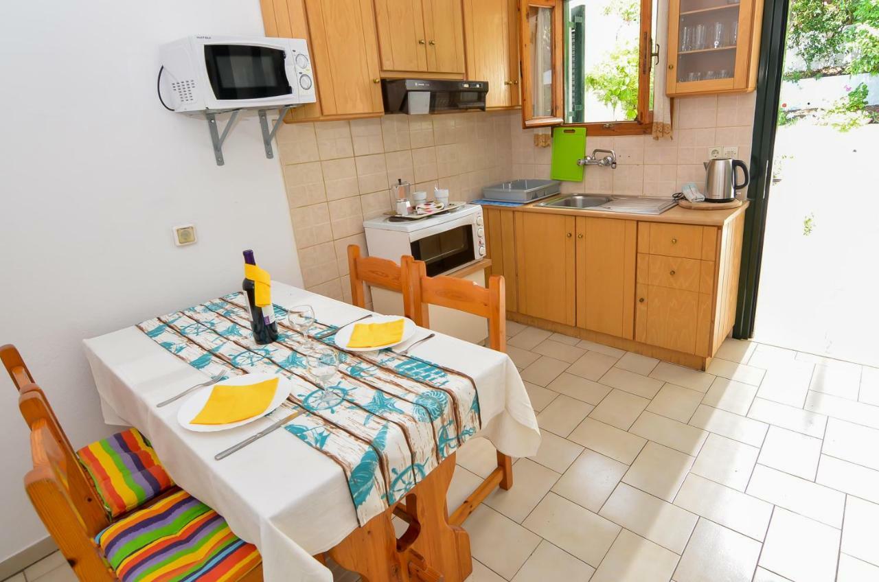 Alex-Giannis Apartments, บาร์บาตี ภายนอก รูปภาพ