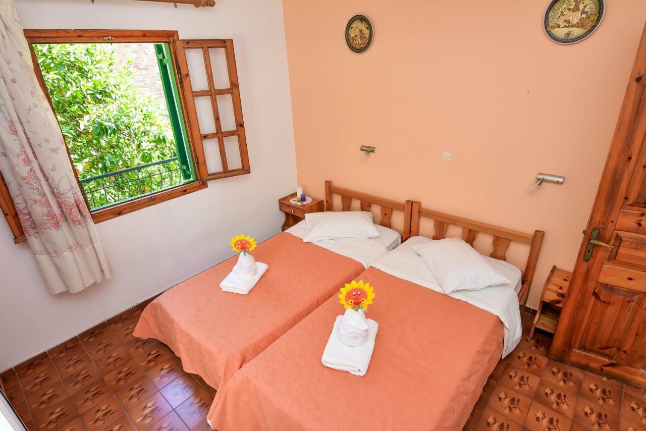 Alex-Giannis Apartments, บาร์บาตี ภายนอก รูปภาพ