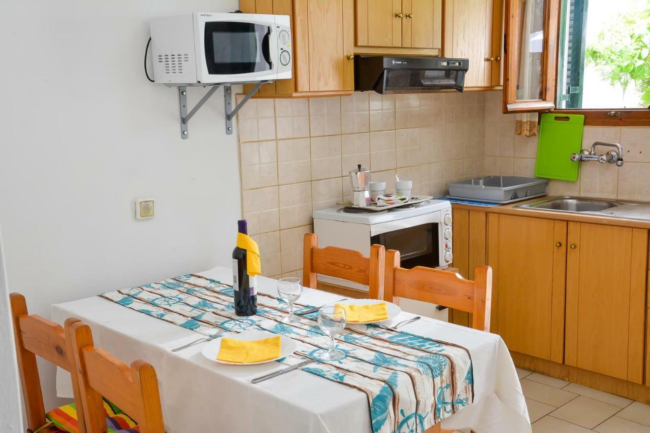 Alex-Giannis Apartments, บาร์บาตี ภายนอก รูปภาพ