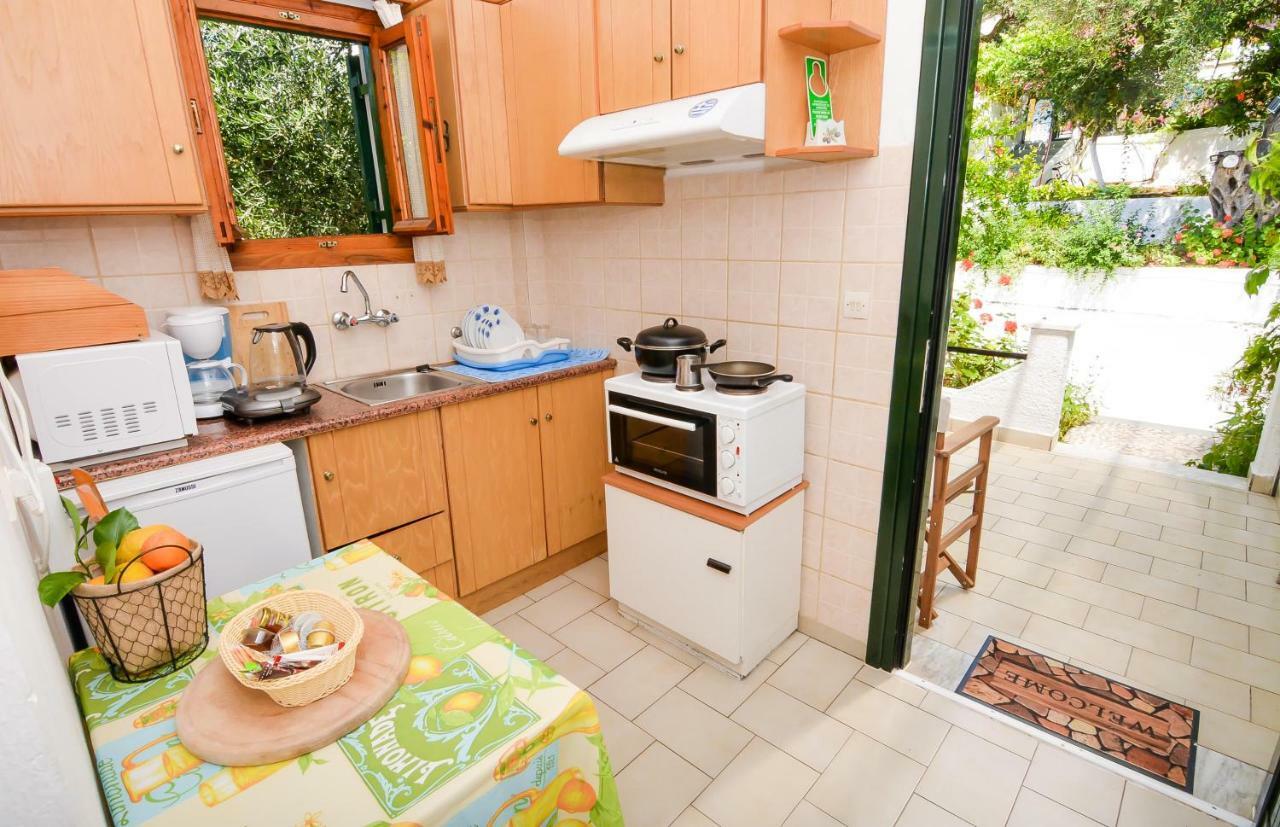 Alex-Giannis Apartments, บาร์บาตี ภายนอก รูปภาพ
