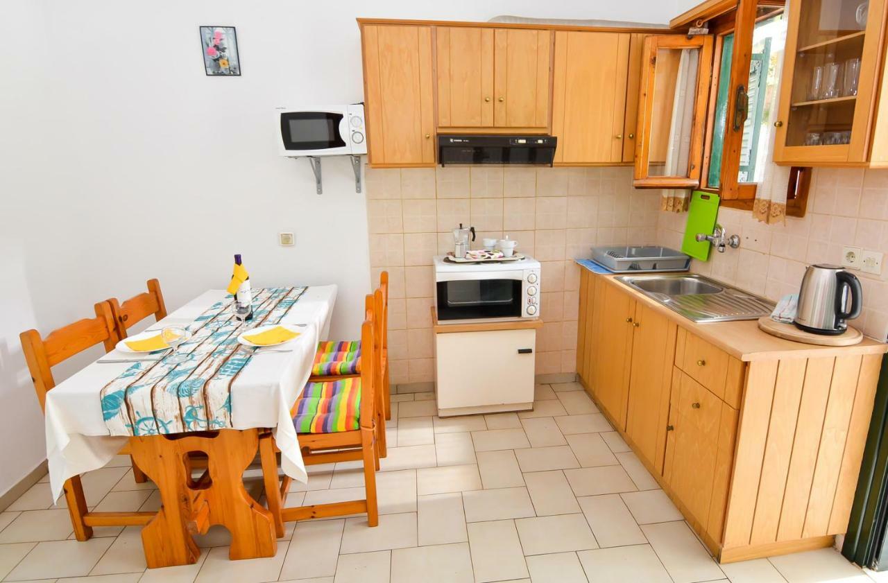 Alex-Giannis Apartments, บาร์บาตี ภายนอก รูปภาพ